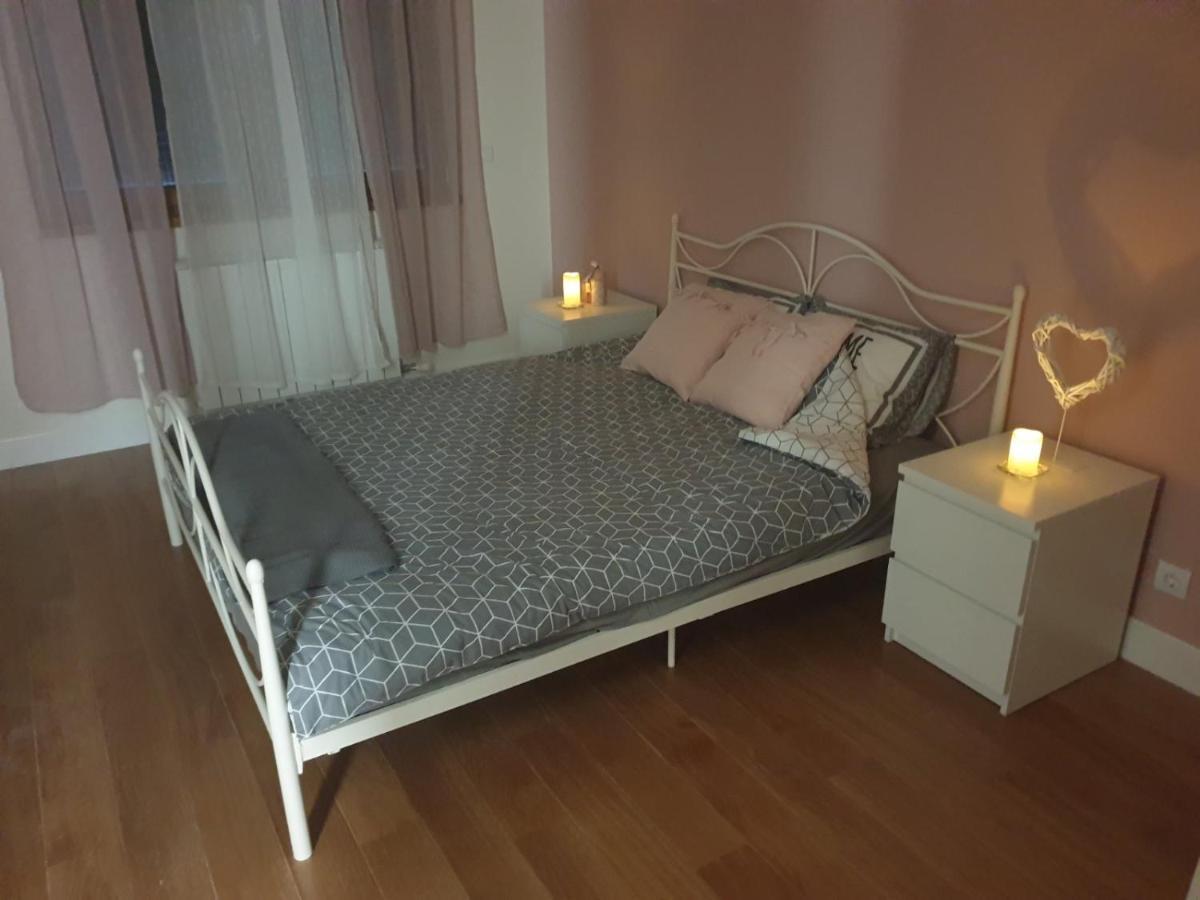 Apartment Mona Belgrad Exteriör bild