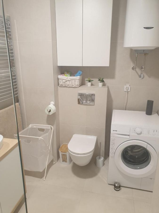 Apartment Mona Belgrad Exteriör bild