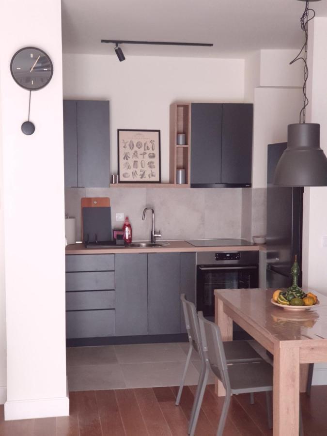 Apartment Mona Belgrad Exteriör bild